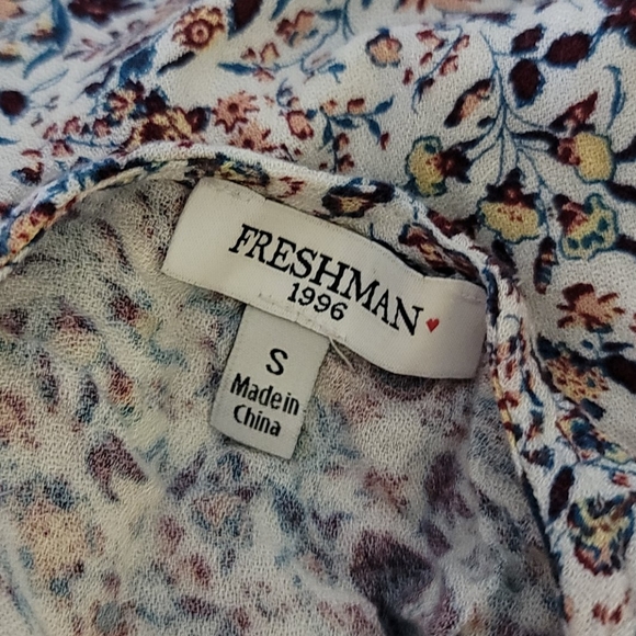 Freshman Cold Shoulder Floral Top Size Small - Picture 4 of 6